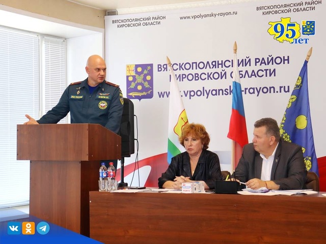 ВЯТСКОПОЛЯНСКАЯ РАЙОННАЯ ДУМА: БЮДЖЕТ, БЕЗОПАСНОСТЬ И РАЗВИТИЕ В ФОКУСЕ. ВЯТСКОПОЛЯНСКАЯ РАЙОННАЯ ДУМА: БЮДЖЕТ, БЕЗОПАСНОСТЬ И РАЗВИТИЕ В ФОКУСЕ.